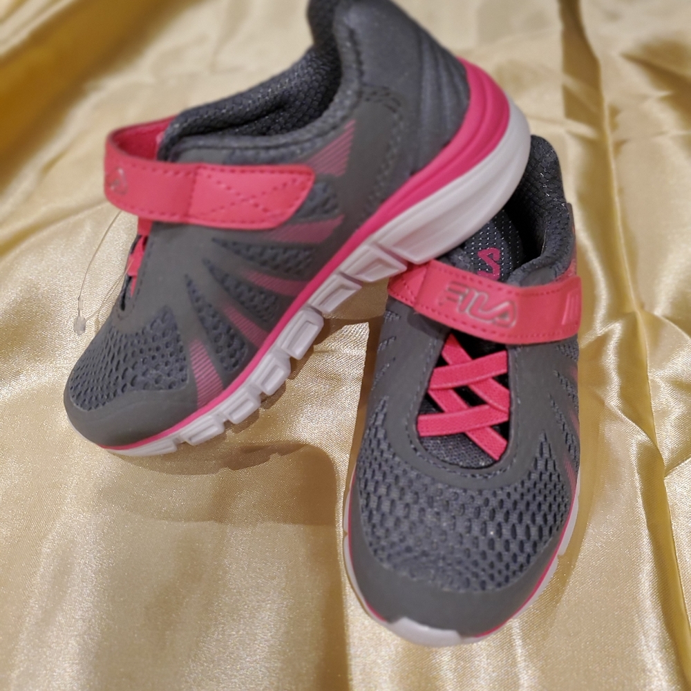 Girls size 9 Fila sneakers childrens.